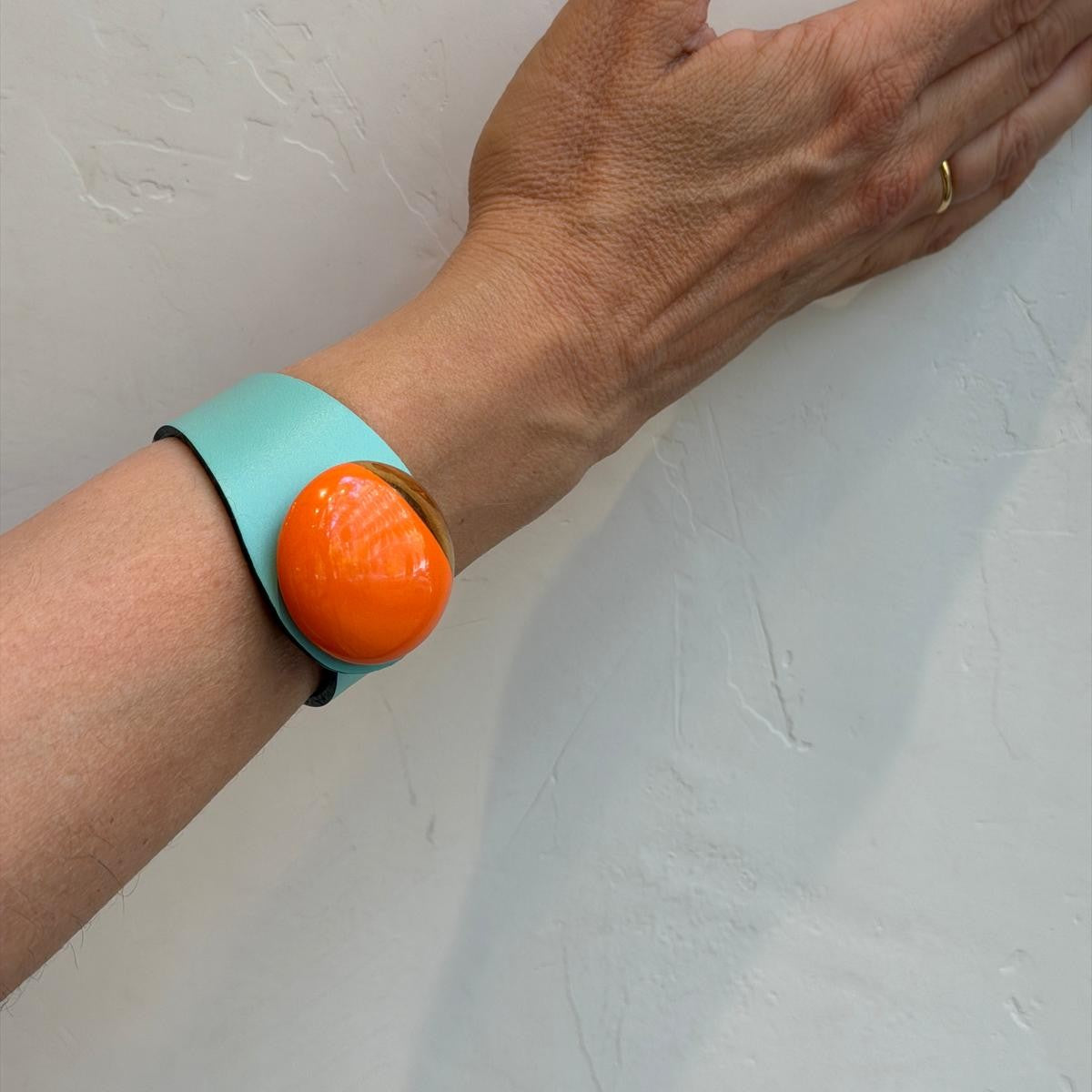 BRAZALETE CUERO Y CERÁMICA TURQUESA