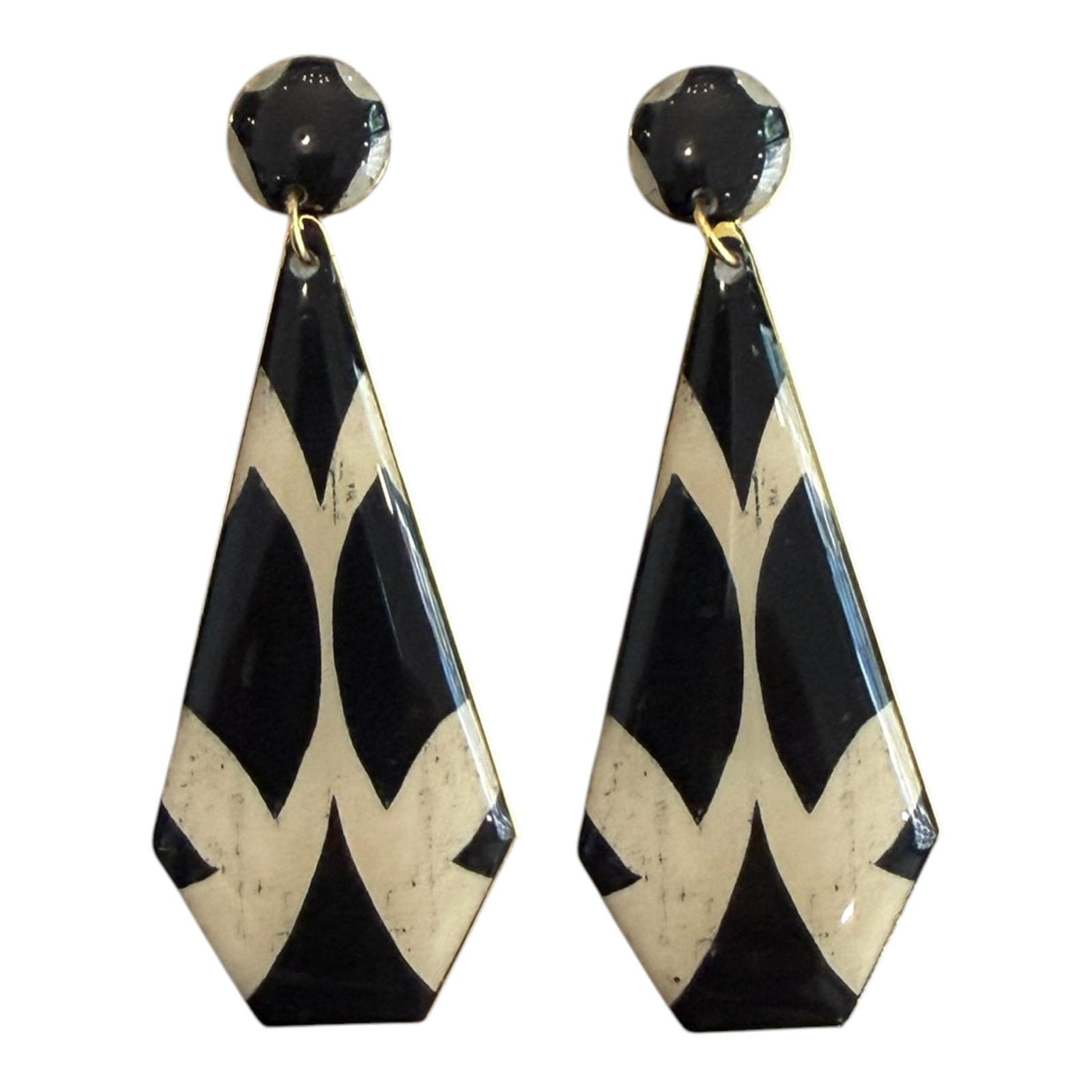 SMALL PYRAMID EARRINGS BLACK AND WHITE