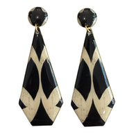 SMALL PYRAMID EARRINGS BLACK AND WHITE