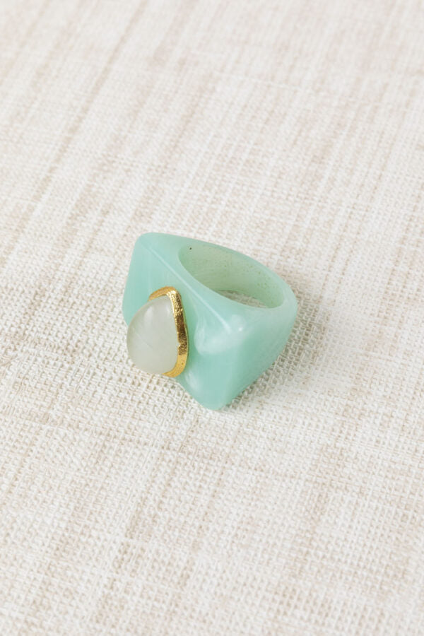 ANILLO RESINA Y PIEDRA DURA