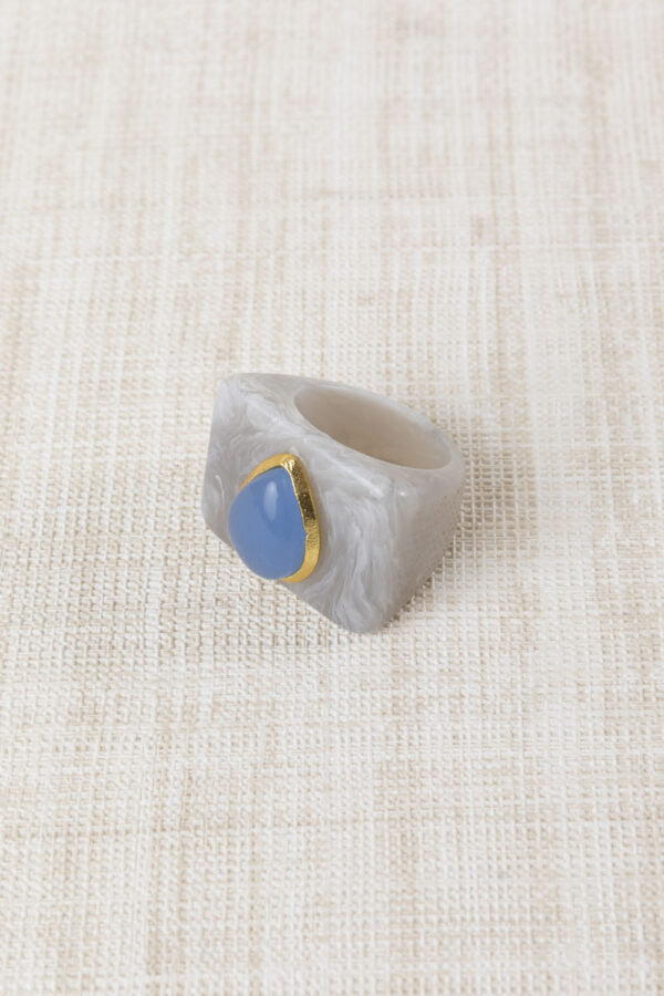 ANILLO RESINA Y PIEDRA DURA