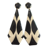 PENDIENTES PIRÁMIDE GRANDE BLANCO Y NEGRO