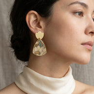 SMALL PYRAMID EARRINGS BLACK AND WHITE
