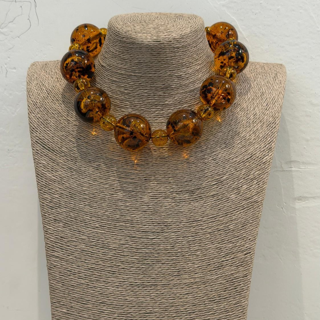 COLLAR ALTERNATA CARAMELO