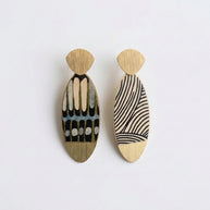 SMALL PYRAMID EARRINGS BLACK AND WHITE