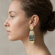 SMALL PYRAMID EARRINGS BLACK AND WHITE