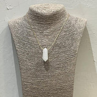 COLLAR PIEDRA PIRAMIDAL BLANCO