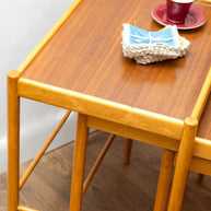 NESTING TABLES