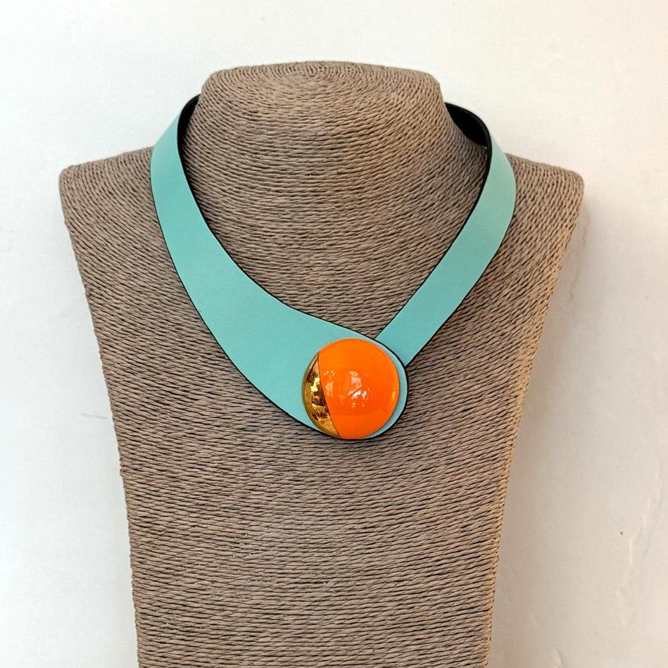 COLLAR CUERO Y CERÁMICA TURQUES