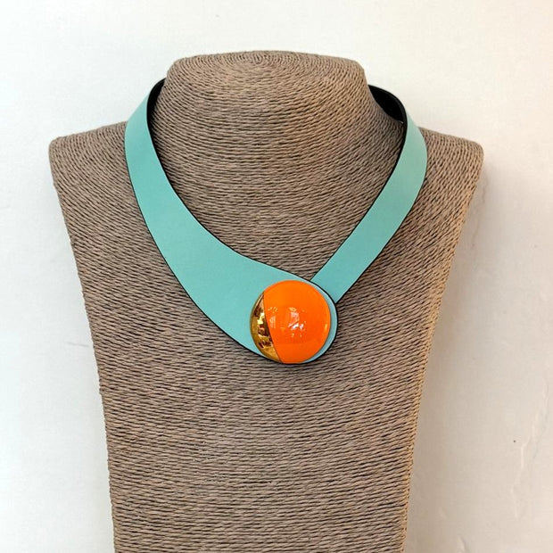 COLLAR CUERO Y CERÁMICA TURQUES