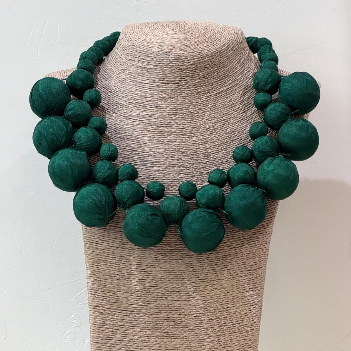 COLLAR SEDA CHEOPE VERDE