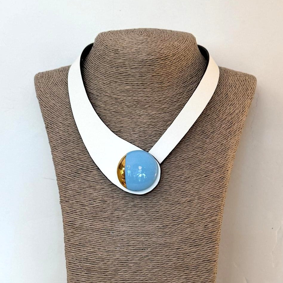 WHITE LEATHER AND CERAMIC NECKLACE
