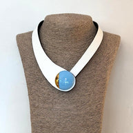 WHITE LEATHER AND CERAMIC NECKLACE