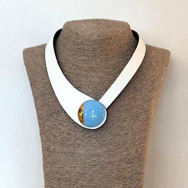 COLLAR CUERO Y CERÁMICA BLANCO