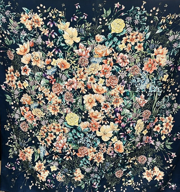 PAÑUELO CUADRADO 70x70 FLORES FONDO NEGRO