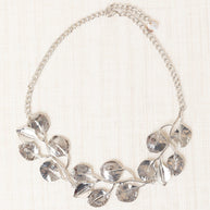 SILVER-PLATED METAL SHORT FLOWER NECKLACE