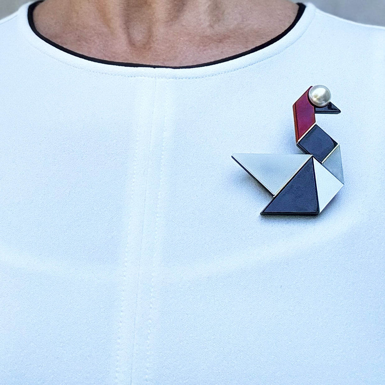 BROOCH PIN SWAN