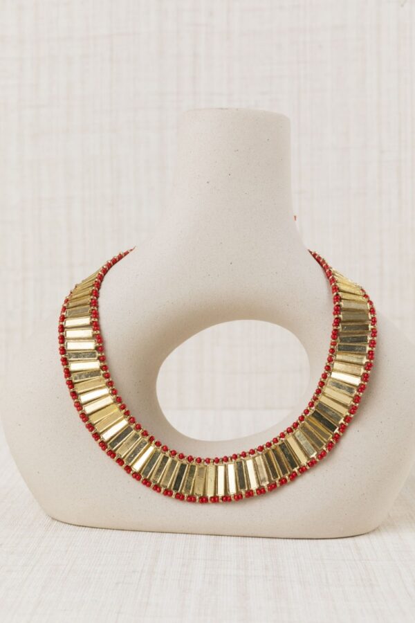 RED FAN CHOKER