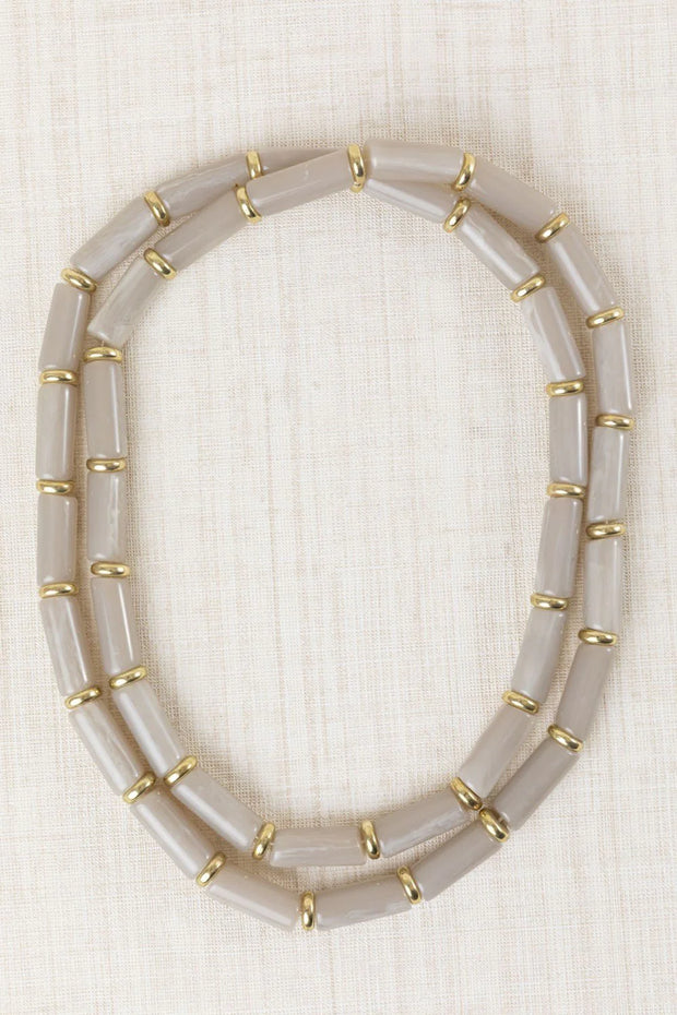 COLLAR LARGO TUBULAR RESINA GRIS