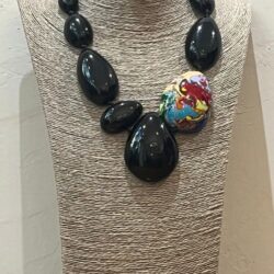 COLLAR BLACK AND COLORS