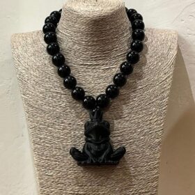 COLLAR CORTO RANA NEGRA