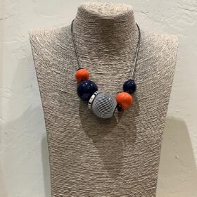 COLLAR ESFERA MARINO Y NARANJA