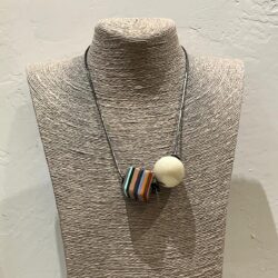 COLGANTES BOLA Y CUBO MULTICOLOR CRUDO