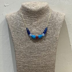 COLLAR PIEDRAS AZULES Y ROJAS