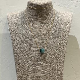 COLLAR CADENA FINA Y BOLA PIEDRA VERDE JADE