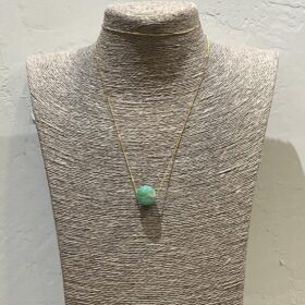 COLLAR CADENA FINA Y BOLA PIEDRA VERDE CLARO