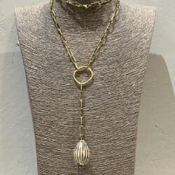 COLLAR CADENA Y PIEZA CERÁMICA BEIGE