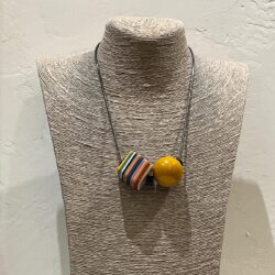 COLGANTES BOLA Y CUBO MULTICOLOR MOSTAZA