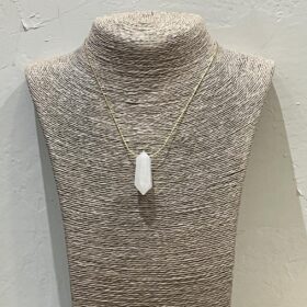 COLLAR PIEDRA PIRAMIDAL BLANCO