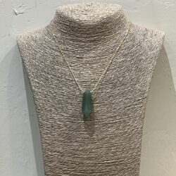 COLLAR PIEDRA PIRAMIDAL VERDE JADE