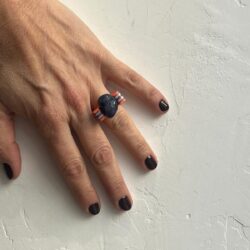 ANILLO ROSA Y PIEDRA NEGRA