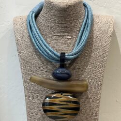 COLLAR AURA AZUL