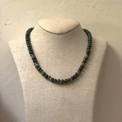 COLLAR BOLITAS PIEDRAS NATURALES VERDE