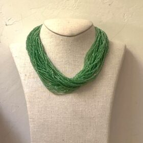 COLLAR PERLAS DE CRISTAL VERDE CLARO