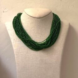 COLLAR PERLAS DE CRISTAL VERDE OSCURO