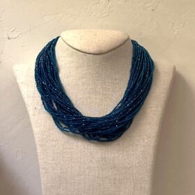 COLLAR PERLAS DE CRISTAL AZUL