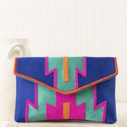 CARTERA MANO BORDADA CON FILO NARANJA