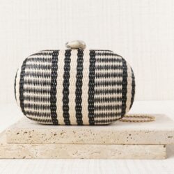 BOLSO CLUTCH RAFIA OVAL BOTON CRUDO