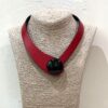 COLLAR DE CUERO ROJO BOTÓN REDONDO NEGRO